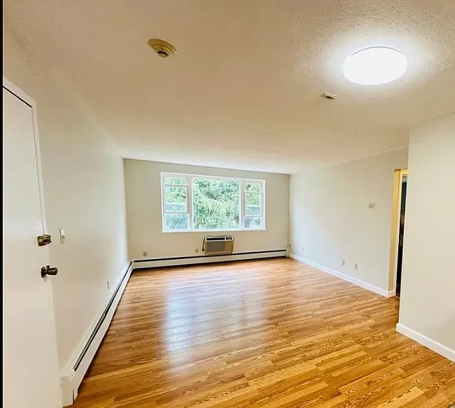 2 bed, 730 sqft, $2,300 — Photo 2