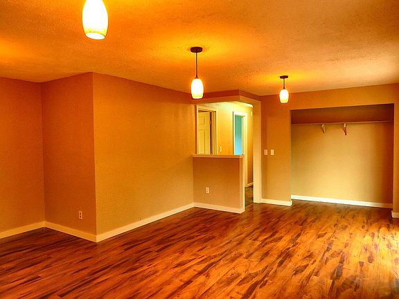 5th image of 2542 57th Ave NE