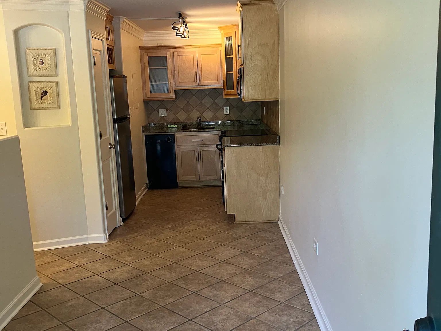 Studio, 416 sqft, $1,100 — Photo 3