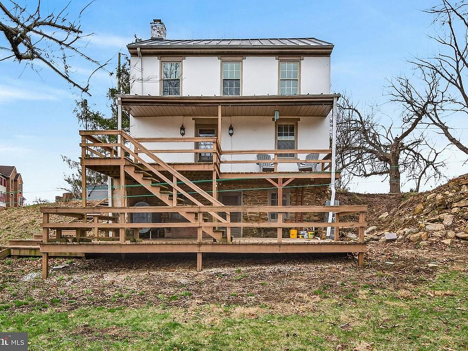 1st image of 90 Manor Rd