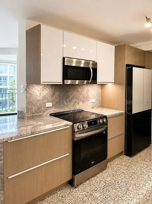 2 bed, 1.0 bath, 950 sqft, $3,500 — Photo 3