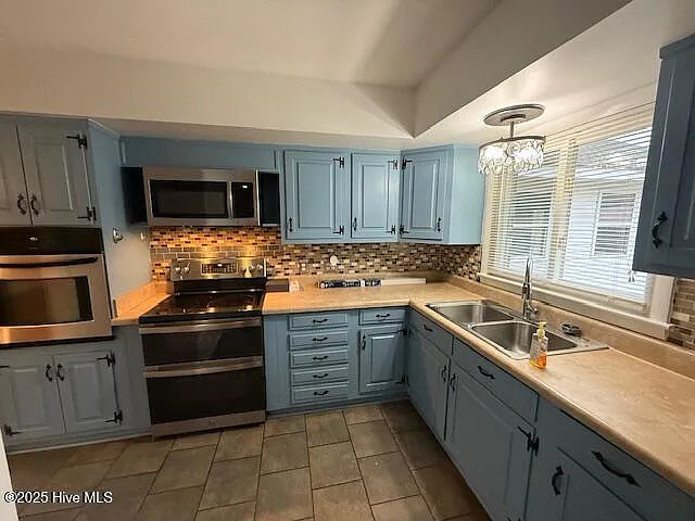 2008 Thompson Dr — Photo 6