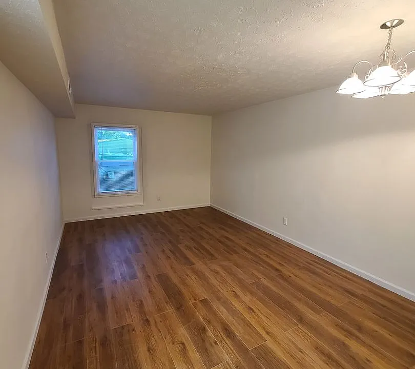 253 W High St