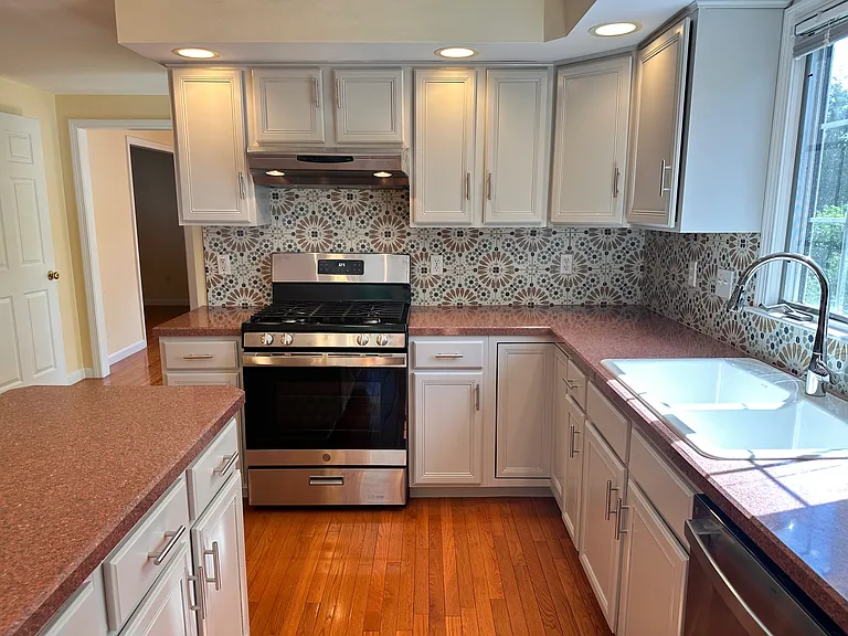 322 Lowell St — Photo 9
