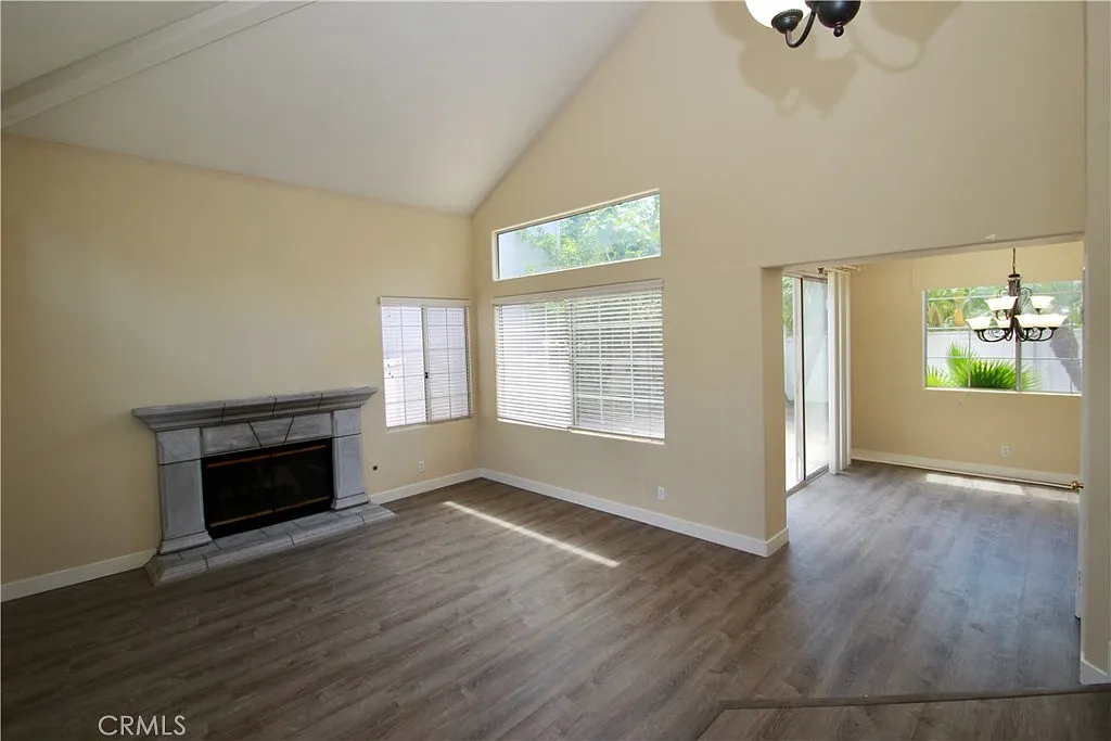3 bed, 3.5 bath, 1800 sqft, $4,500 — Photo 2
