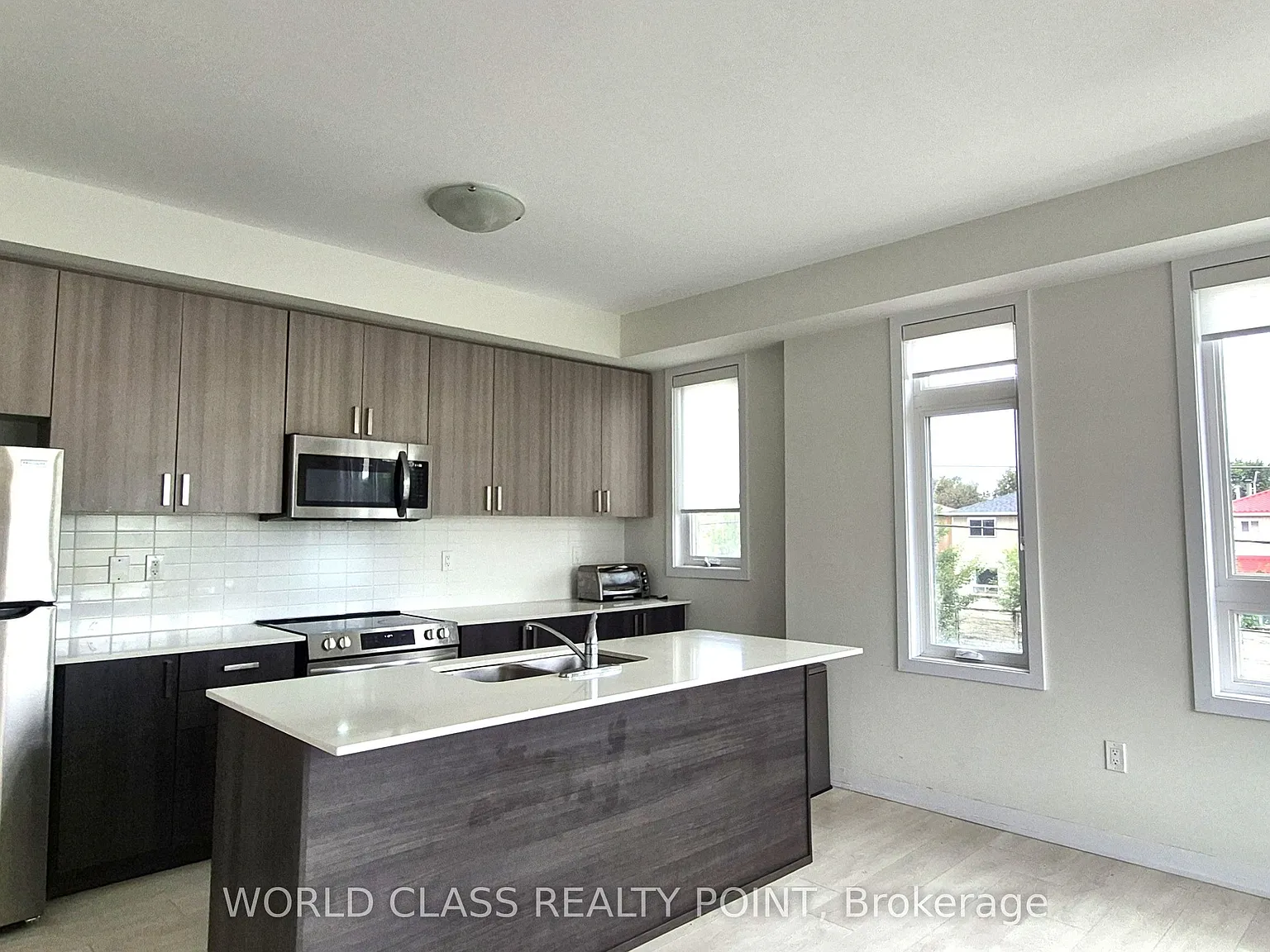4 bed, $3,250 — Photo 1
