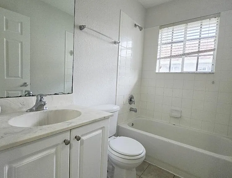 4154 Napoli Lake Dr — Photo 15