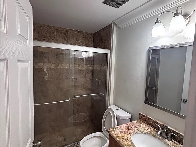 1903 NE 20th Pl — Photo 5