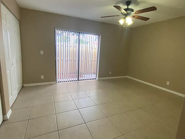 4302 Woodstock Dr #B — Photo 11