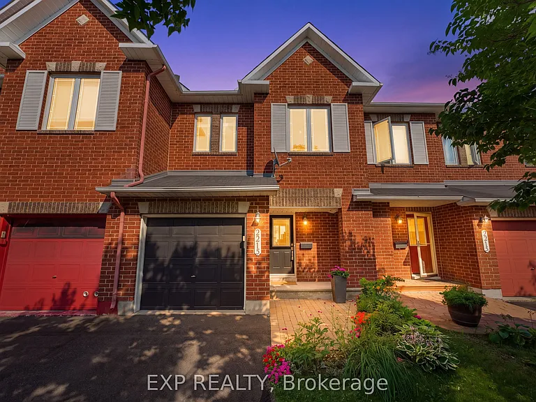 2215 Silverado Cres — Photo 2