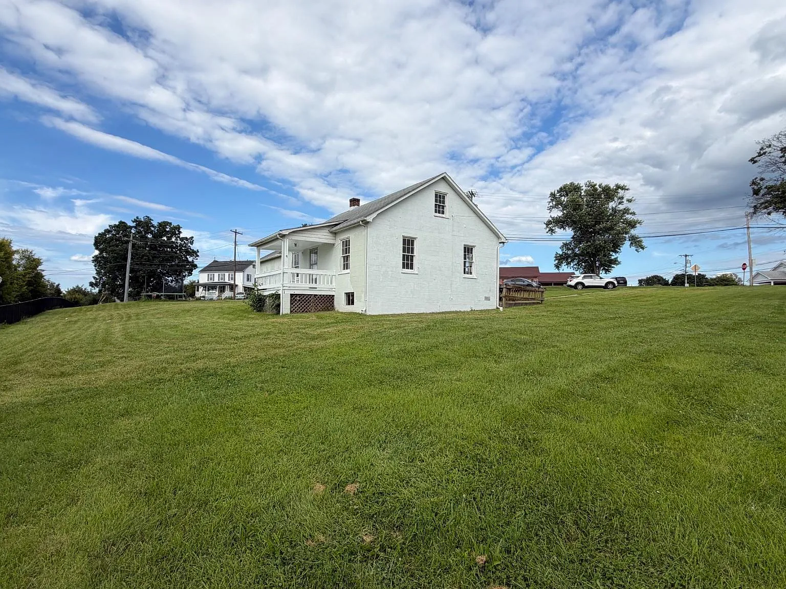 3 bed, 1.0 bath, 1048 sqft, $1,700 — Photo 1