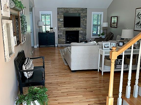 3rd image of 1028 Trevor Dr