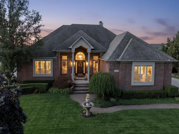 49677 Lakebridge Dr, Shelby Township, MI 48315