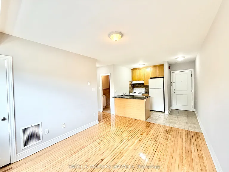 15 33rd St #302 — Photo 3