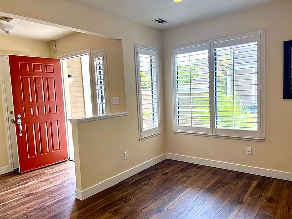3rd image of 33 Crown Cir