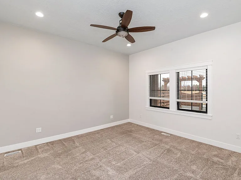 6642 N Asissi Ln — Photo 22