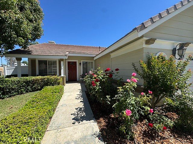 2nd image of 33542 Pecan Ave