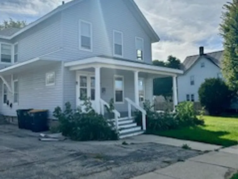 109 Milwaukee Ave W — Photo 4