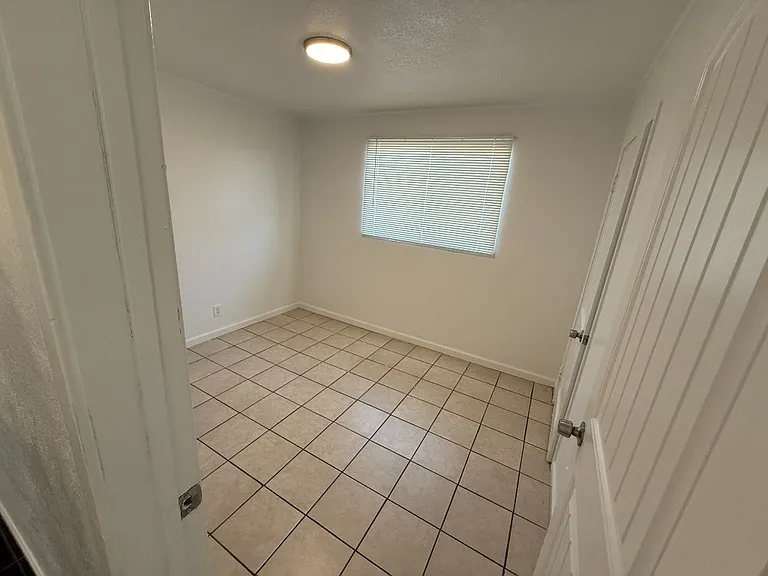 2921 W Moreland St — Photo 16