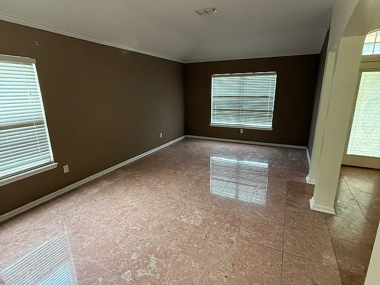 2802 Coachman Lakes Dr — Photo 7