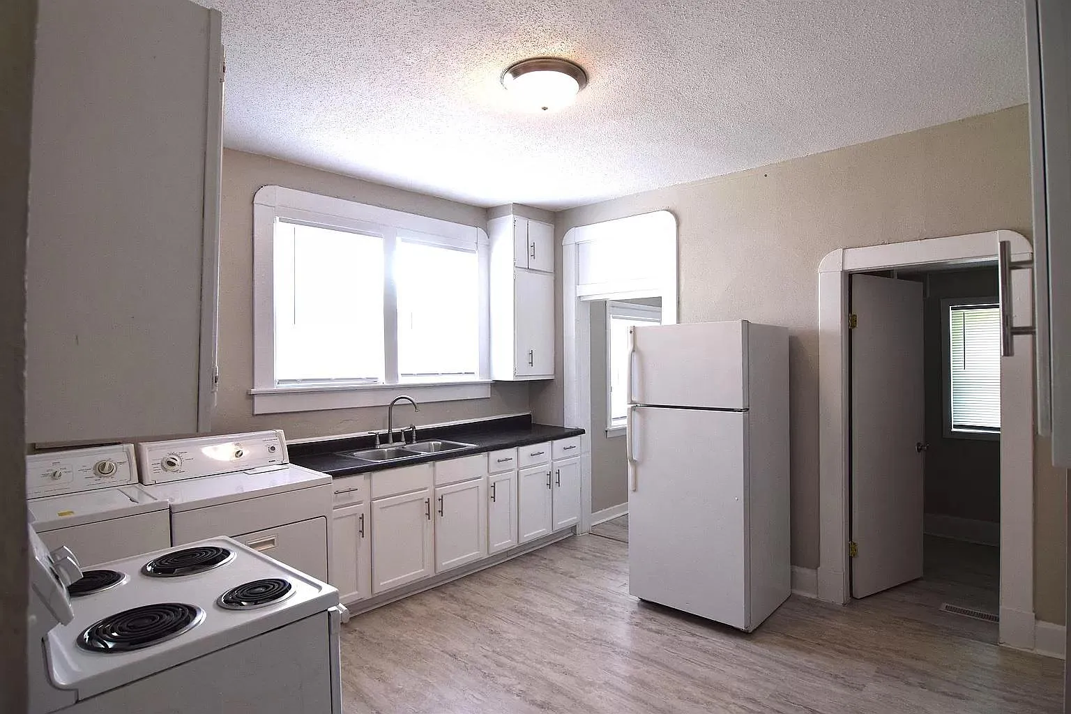 3 bed, 1100 sqft, $1,200 — Photo 4