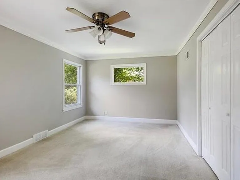 8416 State Line Rd — Photo 13