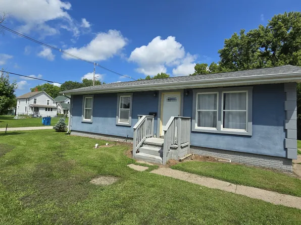 1819 Schiller St, Muscatine, IA 52761