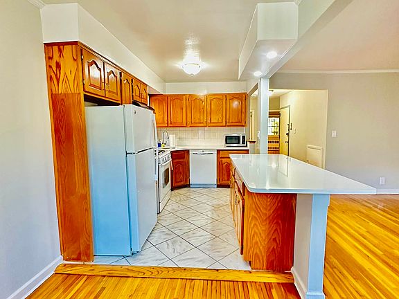 4th image of 23-25 37th St #2
