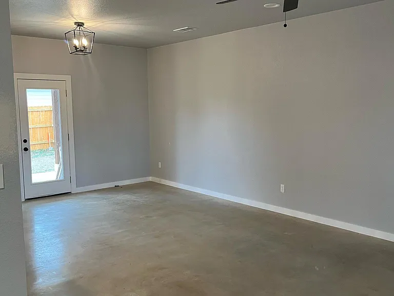 1219 Mesquite St — Photo 3