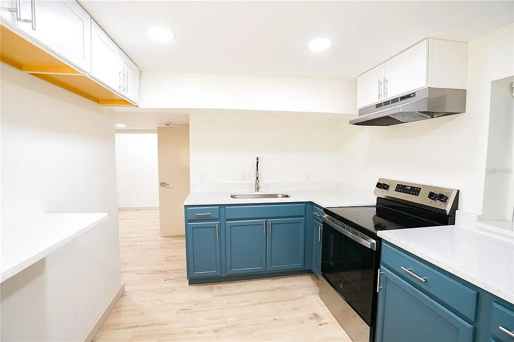 2 bed, 1.0 bath, 600 sqft, $1,700 — Photo 3