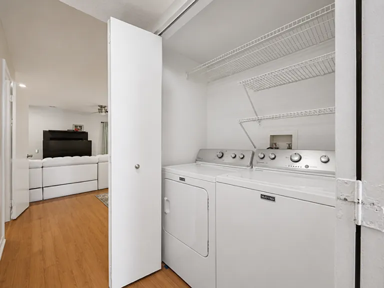 719 Waters Dr — Photo 14