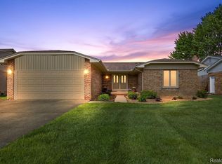 46333 Plum Grove Dr, Macomb, MI 48044