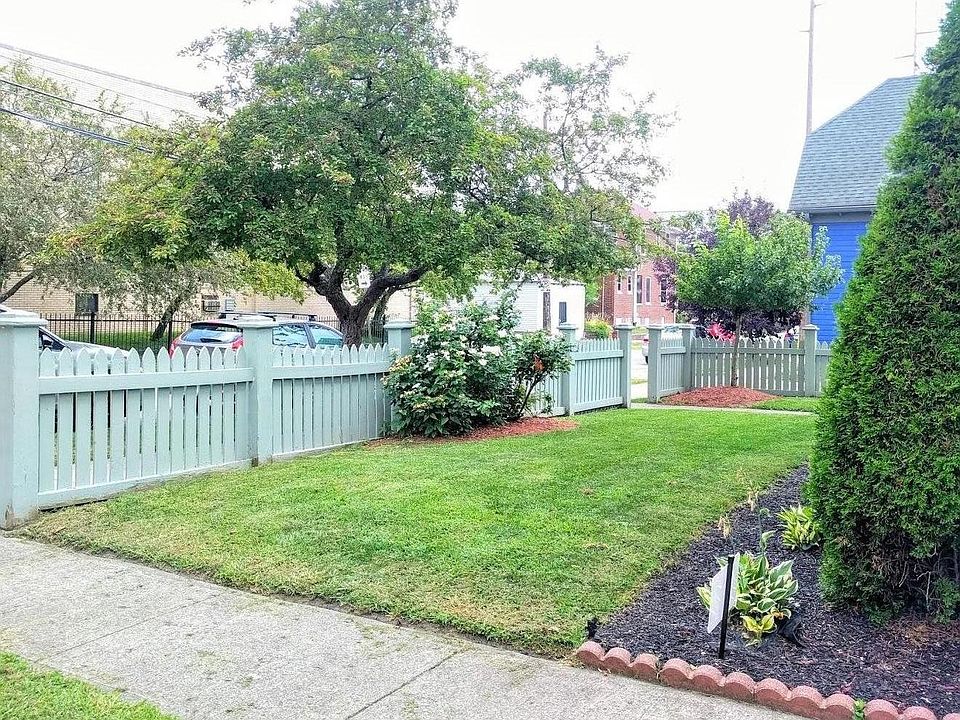 Great neighborhood and a great setting!