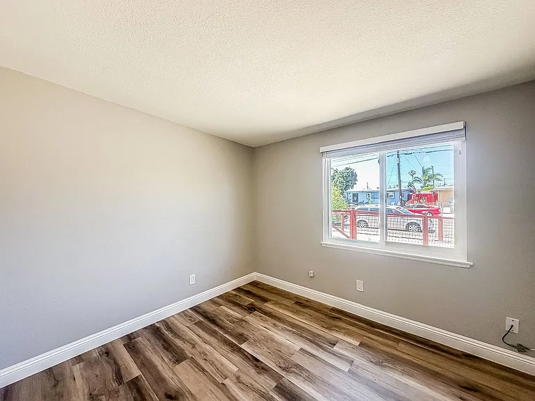 1117 Iris Ave — Photo 22
