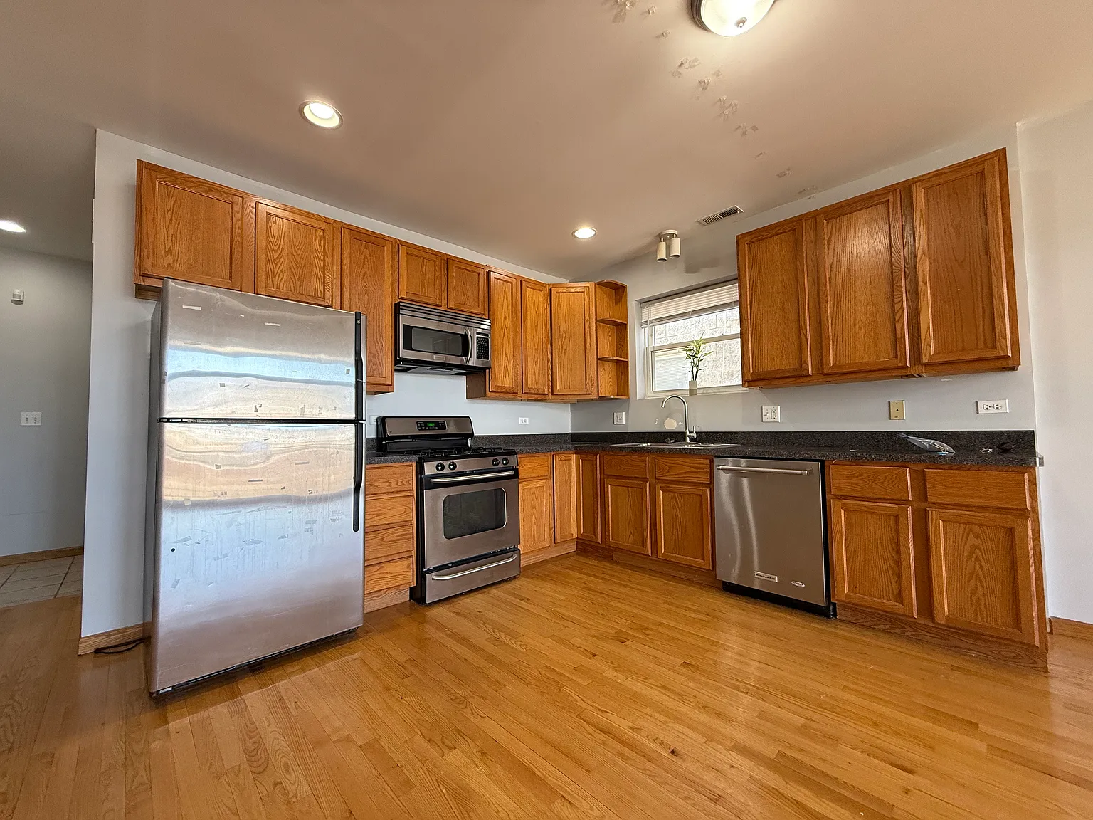 2 bed, 1100 sqft, $1,800 — Photo 4