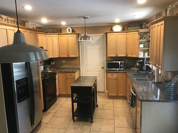 4th image of 218 Eastside Dr