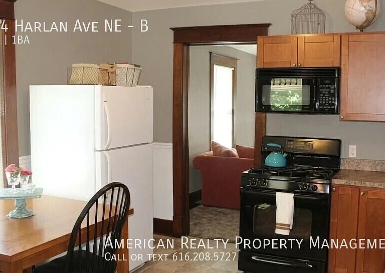 604 Harlan Ave NE #B — Photo 2