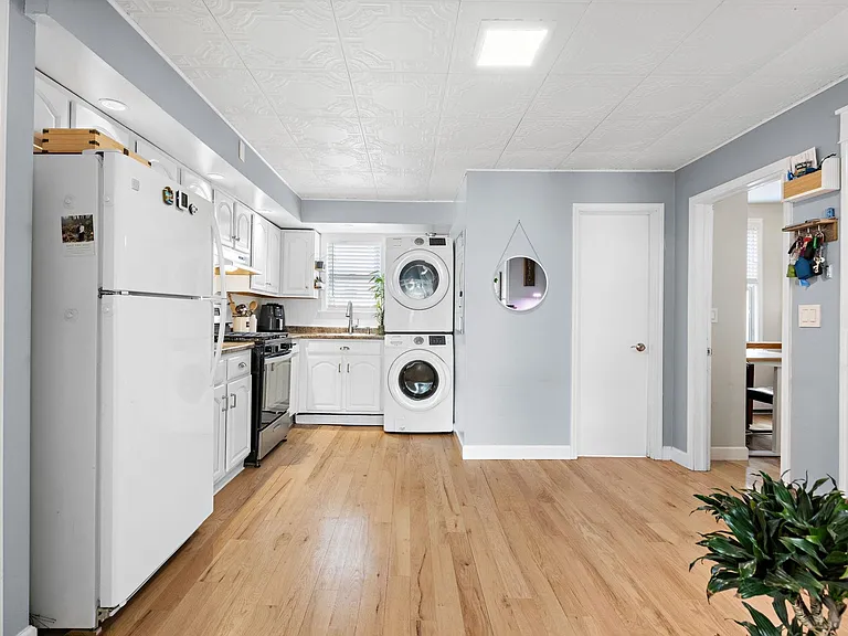 210 Adams St #3 — Photo 5