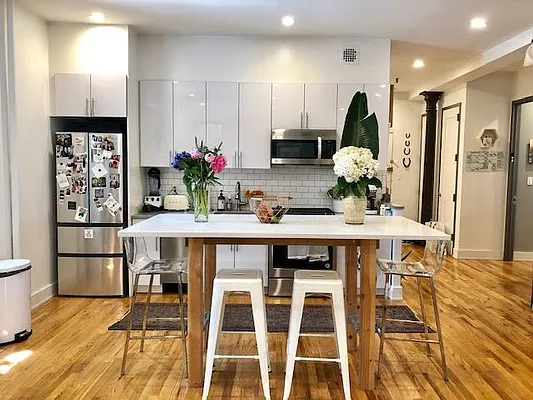 Rented by Buchbinder & Warren | media 18