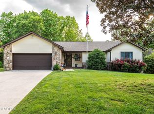 137 Lake Hills Dr, Oak Ridge, TN 37830