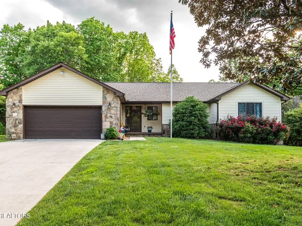 137 Lake Hills Dr, Oak Ridge, TN 37830