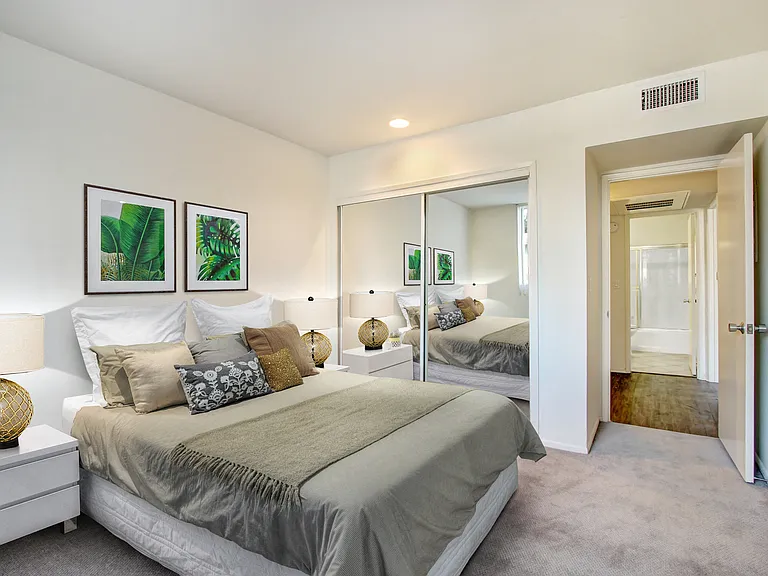 Mammoth Park Towers — Photo 17