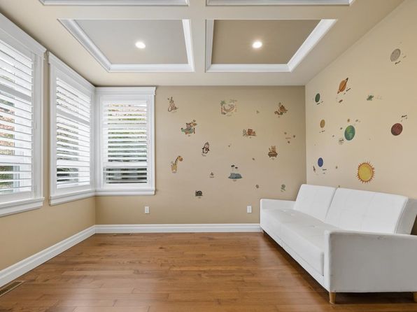 4 bedroom rental in Surrey — photo 7