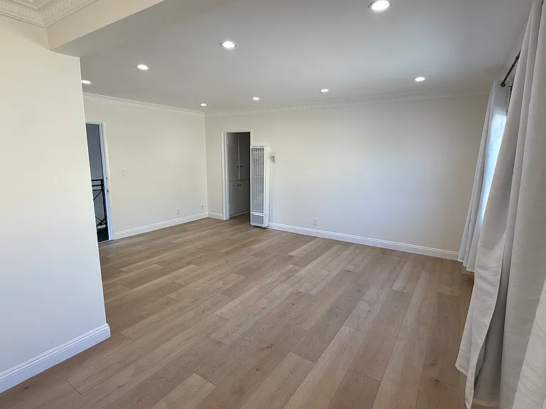 140 N Hayworth Ave #8 — Photo 3