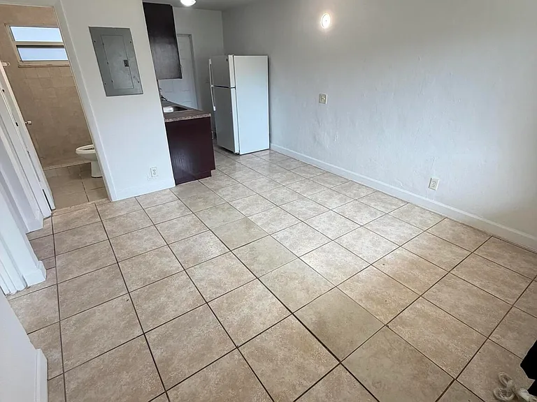 1124 NW 2nd St #2 — Photo 7