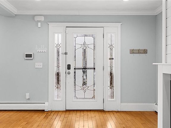 4th image of 32 Pilgrim Ave