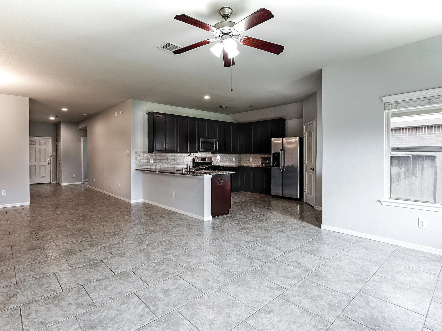 3 bed, 2.0 bath, 1701 sqft, $2,100 — Photo 4