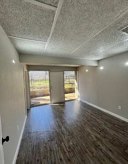 513 W Bowie St #C — Photo 7