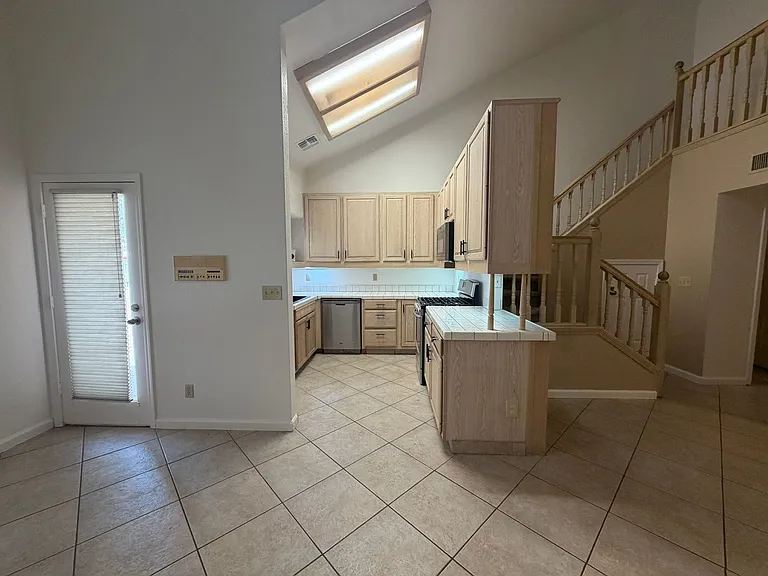 2911 Country Club Dr — Photo 7