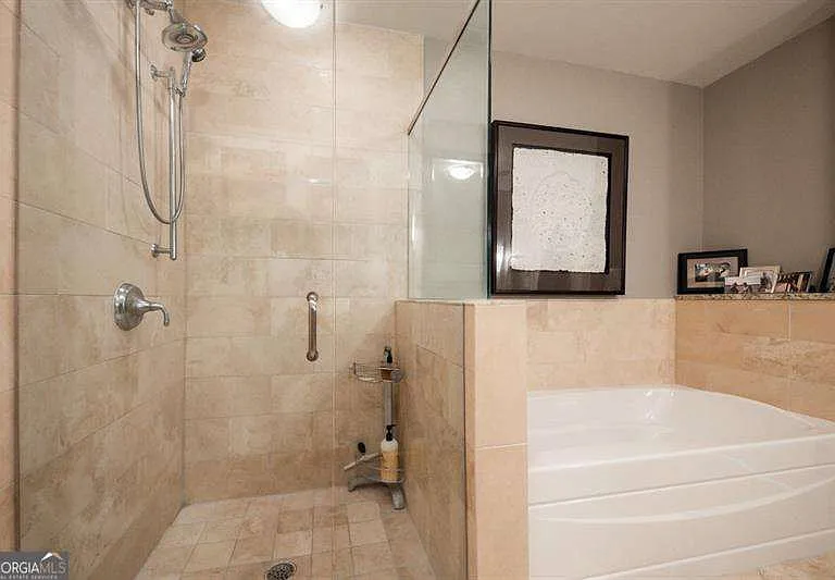 2795 Peachtree Rd NE #1909 — Photo 11